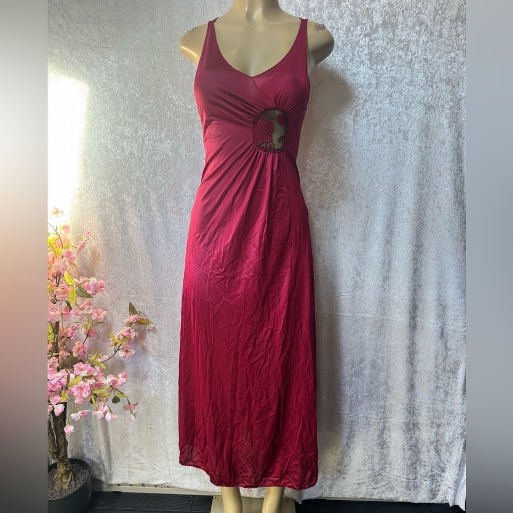 Vintage Elegant Burgundy Sleeveless Robe